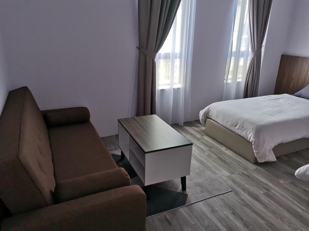Mersingfirstfloor丰盛港二楼民宿 Buitenkant foto